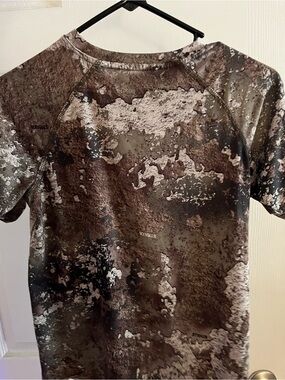 Redhead hunting Camo-Pattern Short Sleeve Top in Brown and Gray